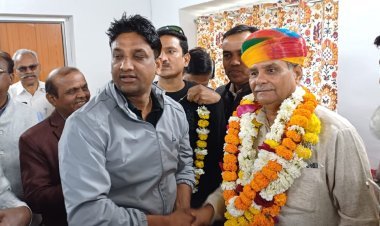 मुख्य सचेतक जोगेश्वर गर्ग का किया स्वागत।