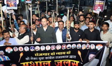 पाली में निकला" रोजगार दो न्याय दो" का मशाल जुलूस