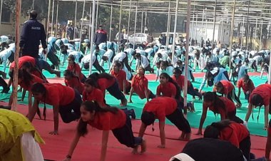 छात्र छात्राओं ने किया सूर्य नमस्कार