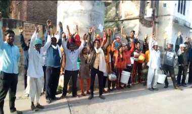 गर्मी शुरू होते ही गांव में छाया जल संकट ग्रामीणों ने किया प्रदर्शन