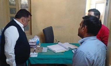जिला कलेक्टर ने सामुदायिक स्वास्थ्य केंद्र - पुलिस थाना व सब ट्रेजरी का  किया औचक निरीक्षण