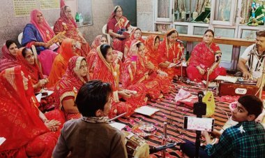 राधे रानी महिला मंडल द्वारा रंगोली सजाकर दीपोउत्सव मनाया