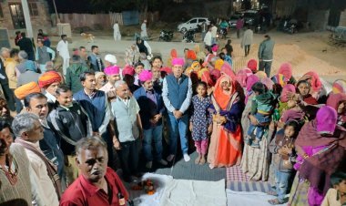 दुदिया गांव में स्ट्रीट लाइट लगने से गांव रात्रि में रोशनी से जगमगाया गांव