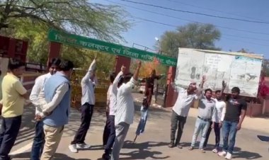 शासन प्रशासन का पुतला दहन कर युवाओं ने किया प्रदर्शन 10वें दिन भी जारी रहा धरना