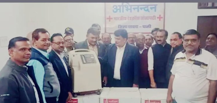 फिल्म प्रोड्यूसर ने 12 ऑक्सीजन कंसंट्रेटर मशीने की भेंट।