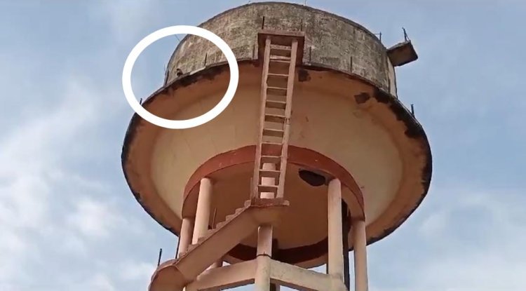 रेटा गांव में पानी की टंकी पर चढ़ा युवक