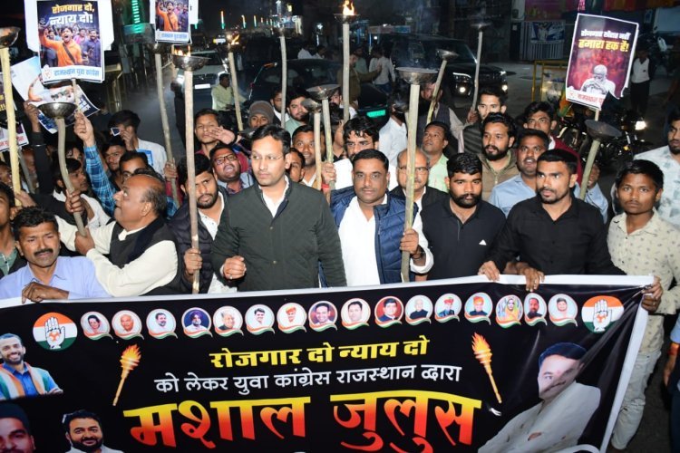 पाली में निकला" रोजगार दो न्याय दो" का मशाल जुलूस