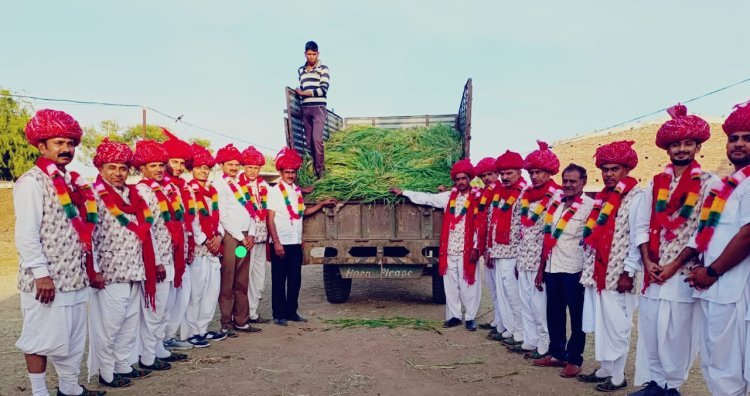 प्रवासियो ने किया गैर नृत्य व गौशाला का निरिक्षण