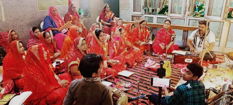 राधे रानी महिला मंडल द्वारा रंगोली सजाकर दीपोउत्सव मनाया