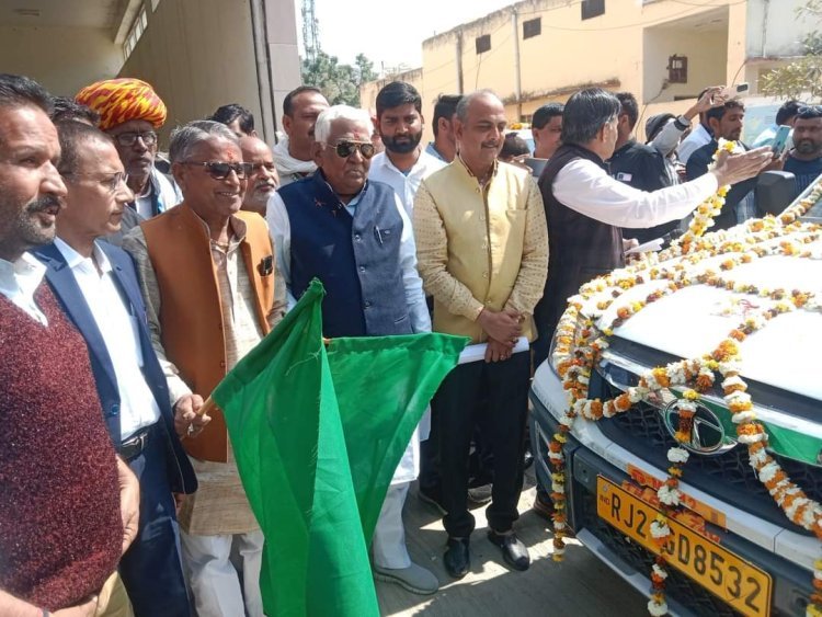 पशुओं के लिए मोबाइल वैन रवाना एक कॉल पर मिलेगा इलाज