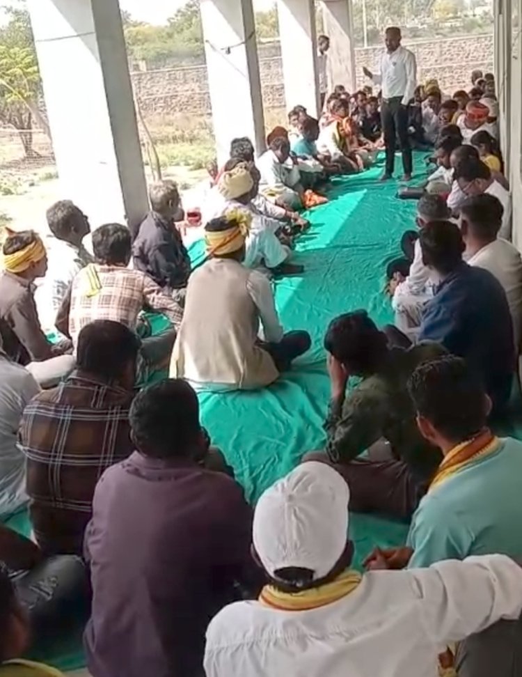 समाज के छात्रावास में समाज उत्थान के लिए हुई बैठक 