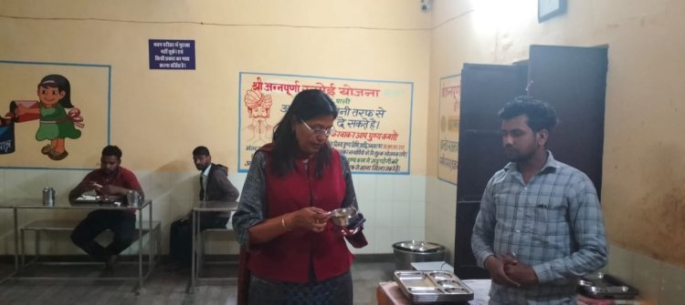 संभागीय आयुक्त डॉ प्रतिभा सिंह ने अन्नपूर्णा रसोई का किया औचक निरीक्षण