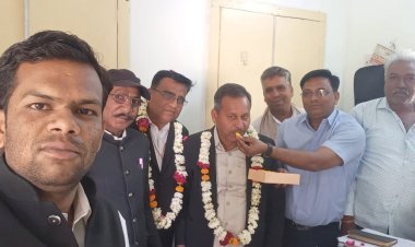 एडवोकेट शंकरलाल गहलोत एवम मांगीलाल चौहान का मुंह मीठा कराकर दी बधाई