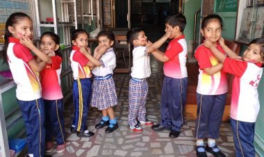 नन्हें - नन्हें बालको ने मनाया विद्यालय होली का फागोउत्सव ।