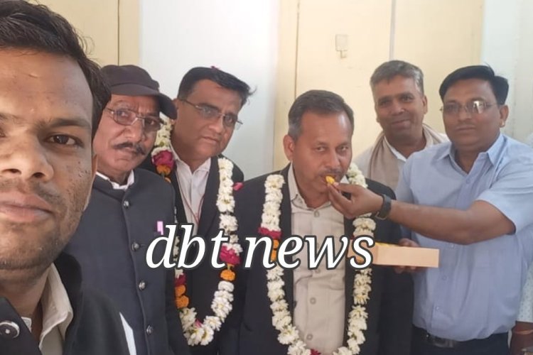 समाज के लोगो ने दी बधाई