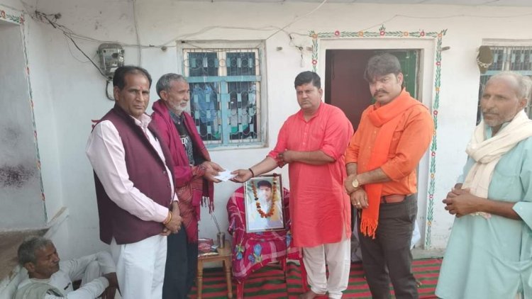 स्व सचिन शर्मा के परिजनों को विप्र सेना ने 51000 की आर्थिक सहायता दी