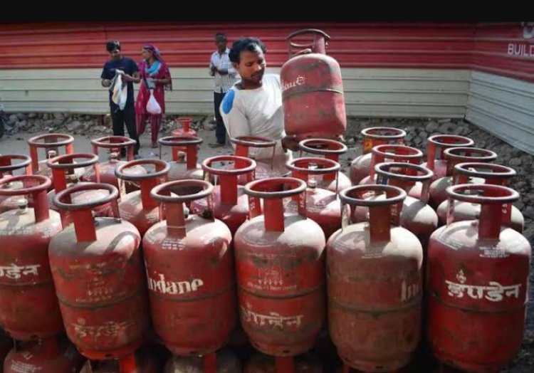 BREAKING सरकार ने घरेलू गैस सिलेंडर के दाम 100 रुपए घटाए !