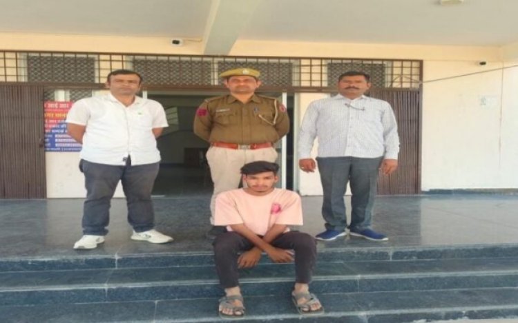 अवैध गांजा तस्करी करते हुये कंटालिया निवासी तौशिफ उर्फ शाहरुख को गिरफ्तार किया।