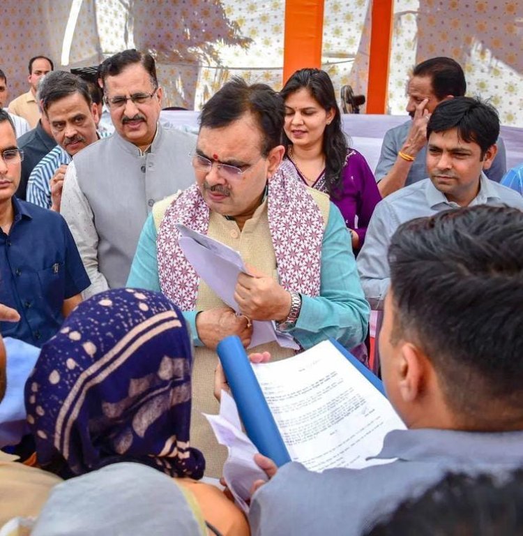 पुलिस काॅन्स्टेबल के पद पर अनुकंपा नियुक्ति देने की मांग को लेकर मुख्यमंत्री से मिली ममता सौंपा ज्ञापन