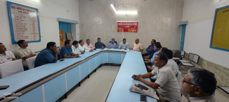 समिति कि हुई, कई लिए निर्णय।