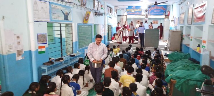 नन्हें - नन्हें बालको ने मनाया विद्यालय होली का फागोउत्सव ।