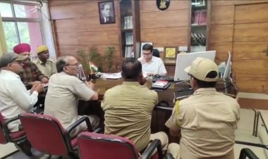 वन कर्मियों ने कलेक्टर व एसपी को सौंपा ज्ञापन वन कर्मियों का तीसरे दिन भी जारी रहा कार्य बहिष्कार