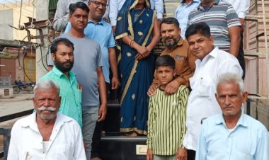 डॉक्टर भीमराव आम्बेडकर कि 134 वीं जयंती पुष्प अर्पित किये।