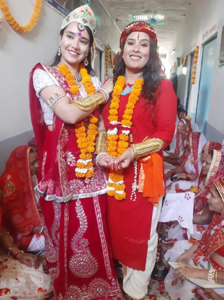 मिस गोडवाड़ रही भावना सोनी ने राधा  पदमां जाट ने श्री कृष्णा का मनमोहक रूप वेश धारण किया  रंगा रंग नृत्य प्रस्तुत कर गुलाल उड़ाई