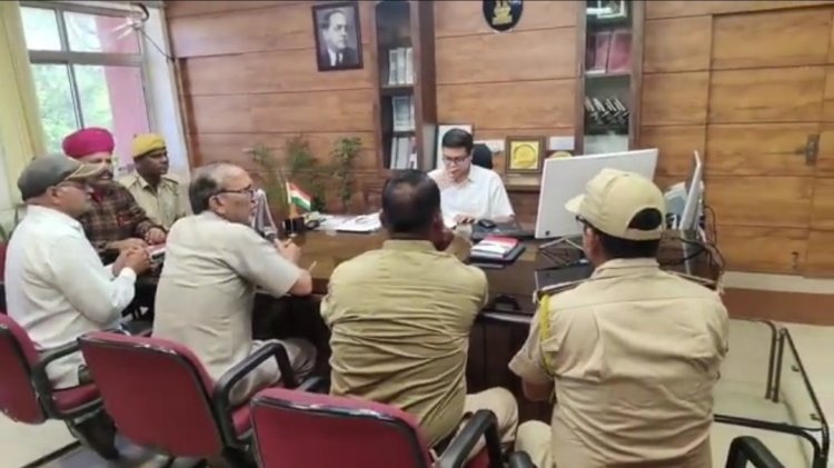 वन कर्मियों ने कलेक्टर व एसपी को सौंपा ज्ञापन वन कर्मियों का तीसरे दिन भी जारी रहा कार्य बहिष्कार