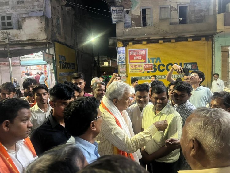 पीएम नरेंद्र मोदी के आगमन व रोड़ शो को लेकर किरोड़ी ने दौसा शहर में बांटे पीले चावल