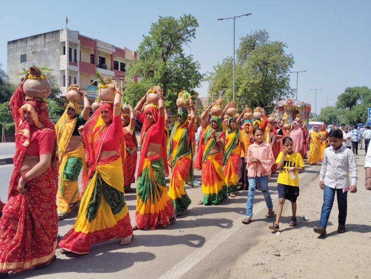धूमधाम से मनाई महात्मा ज्योतिबा फुले जयंती, निकाली कलश यात्रा