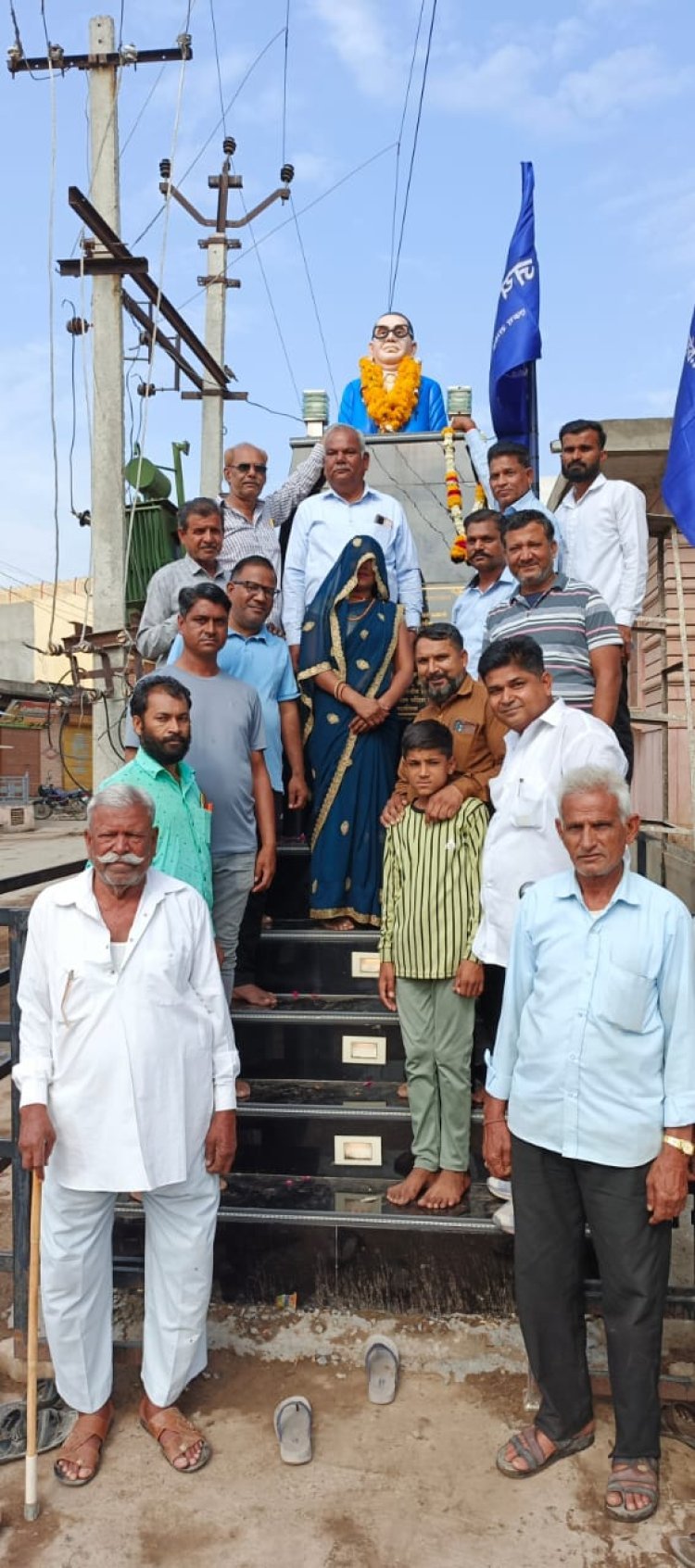 डॉक्टर भीमराव आम्बेडकर कि 134 वीं जयंती पुष्प अर्पित किये।