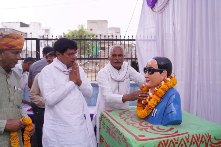 अम्बेडकर जयंती पर कांग्रेस प्रत्याशी मुरारीलाल मीणा ने उनकी प्रतिमा पर अर्पित किए पुष्प