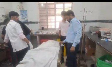 मृतक कि बॉडी मिलने कि सुचना मिलने के बाद मौके पर पहुंची पुलिस।शव को रखवाया मोर्चरी में