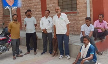 दूसरो को बचाने के चक्कर में अपनी जान कि कुर्बान ट्रैक्टर डिवाइडर पर चढ़ाया  ट्रैक्टर चालक की मौत