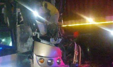 बस-ट्रक की  हुइ भिड़ंत एक की मौत' 7 हुए घायल