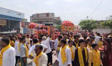  श्री कुबाजी जयंती पर गाजे बाजे साथ निकली  शोभा यात्रा 