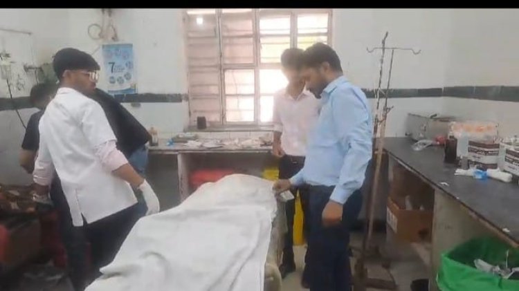 मृतक कि बॉडी मिलने कि सुचना मिलने के बाद मौके पर पहुंची पुलिस।शव को रखवाया मोर्चरी में