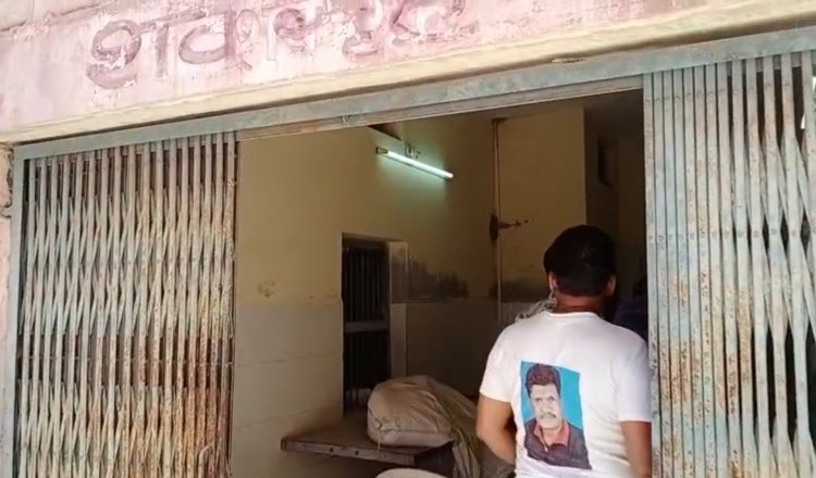 मजदूर कि ग्राइंडर से गर्दन कट गई जहा बांगड़ अस्पताल कराया भर्ती गया डॉक्टर जॉच के दौरान किया मृत घोषित