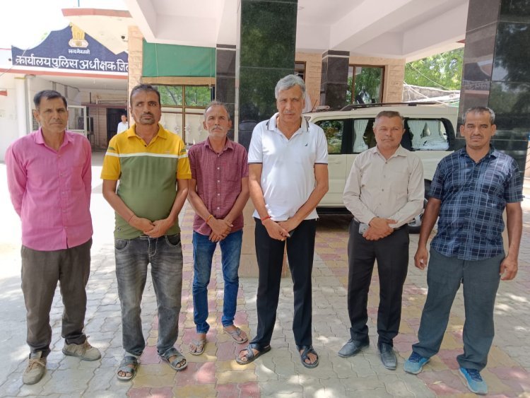 पुलीस अधीक्षक को सौंपा ज्ञापन 