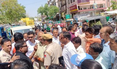 शहर में लोगो का फूटा गुस्सा रास्ता जामकर कर किया विरोध प्रदर्शन