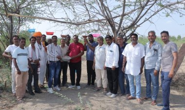 निर्जला एकादशी पर समिती के कार्यकृताओ ने लगाए परिंडे  पशु पक्षियों के  अनाज कि व्यवस्था