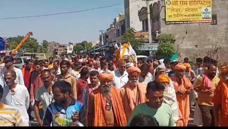 संत महाराज के अन्तिम दर्शन करने के लिए उमड़े श्रद्धाल 