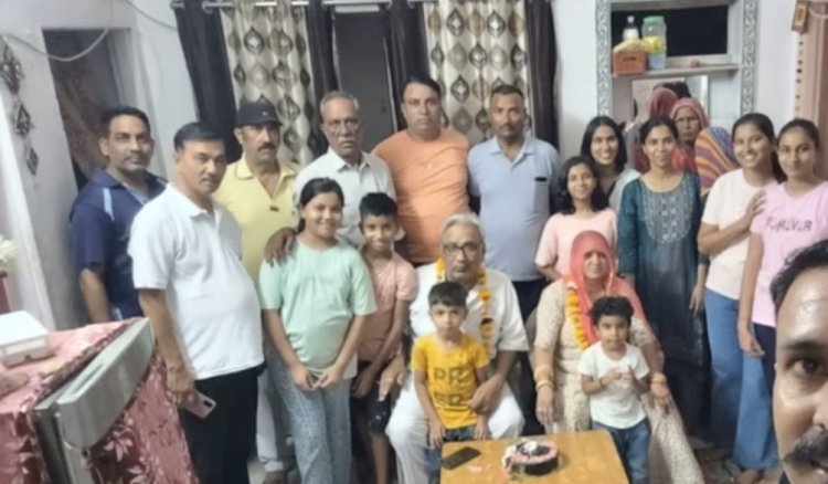 केक काटकर मनाया हैप्पी फादर्स डे