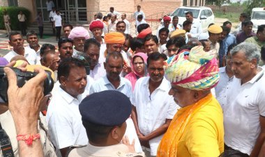 सरगरा समाज ने प्रभारी मंत्री को सोपा ज्ञापन