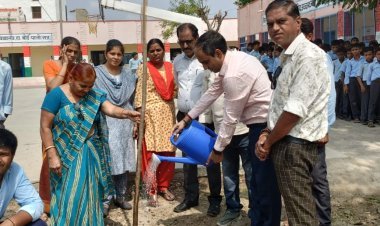 एक पेड मां के नाम के तहत पौधरोपण कर संरक्षण कि दिलाई शपथ