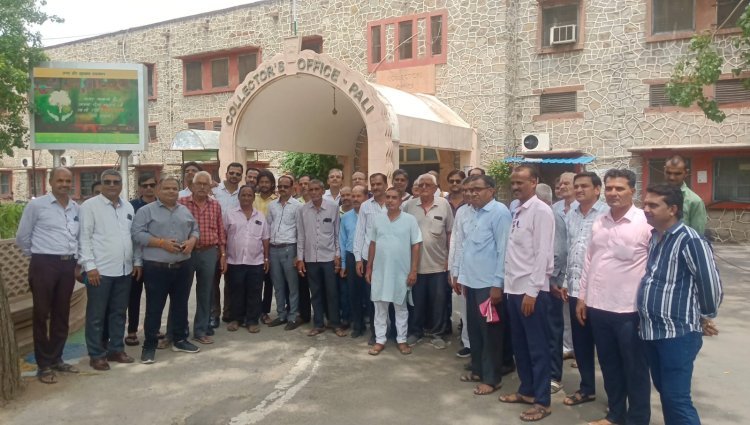 सिवरेज समस्या को लेकर सिखवाल ब्राह्मण समाज ने जिला कलेक्टर को सौंपा ज्ञापन