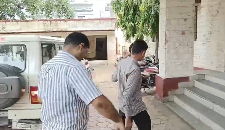 पड़ोस में रहने वाले युवक ने नाबालिग बच्ची के साथ कि  छेड़छाड़ मौके पर पुलिस पहुंचकर आरोपी को किया गिरफ़्तार।