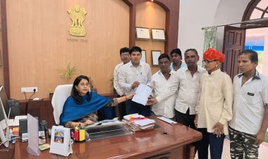 राज्यपाल के नाम सम्भागीय आयुक्त को सोपा ज्ञापन।