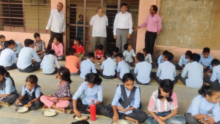 सोजत रोड़ राउमावि में उपखंड अधिकारी द्वारा निरक्षण 